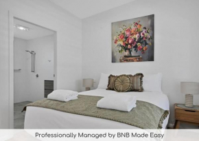 The Elm Apartments - The Gold Room